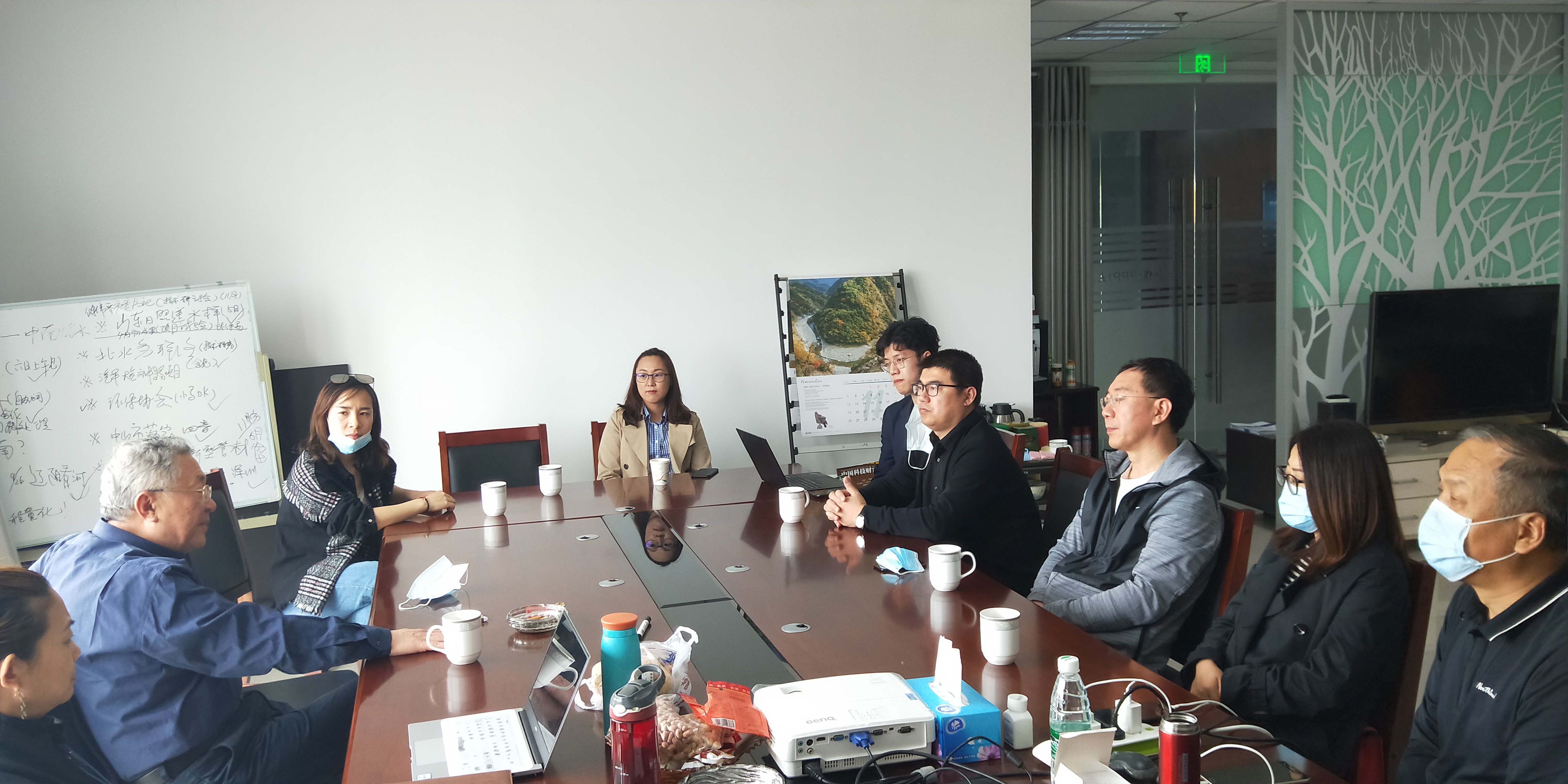 集團(tuán)董事長肖厚忠率隊(duì)到訪北京液可清生物技術(shù)有限公司開展合作交流